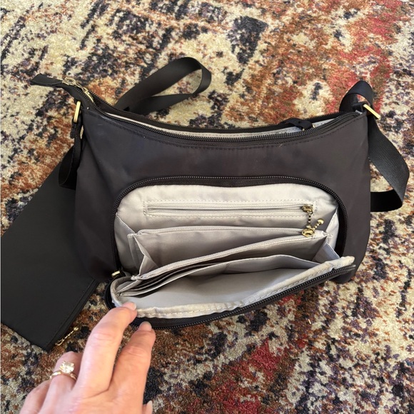 Baggallini Janet Crossbody RFID Bag - Picture 7 of 8